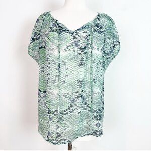 CABI DARBY SNAKESKIN BLOUSE GREEN BLUE TIE NECKLINE FLOWY SHIRT WOMENS SMALL
